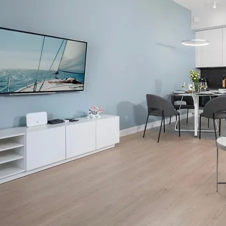 Holiday Isla Apartment